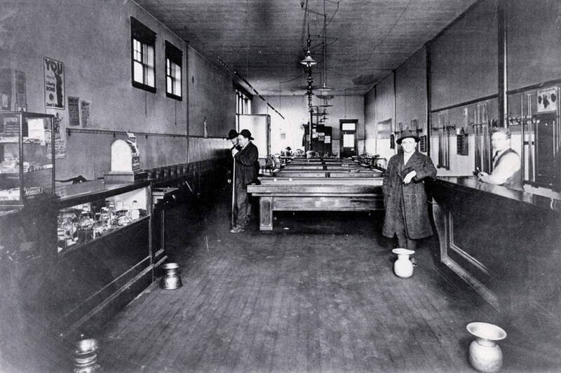 Man with cue is Mort Martin; behind the bar is Matt Geary