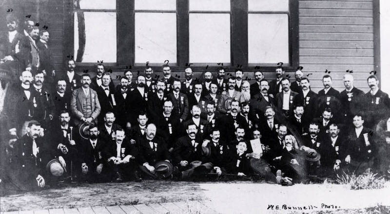 Copy of 5-117-7a, but photo enlarged without names