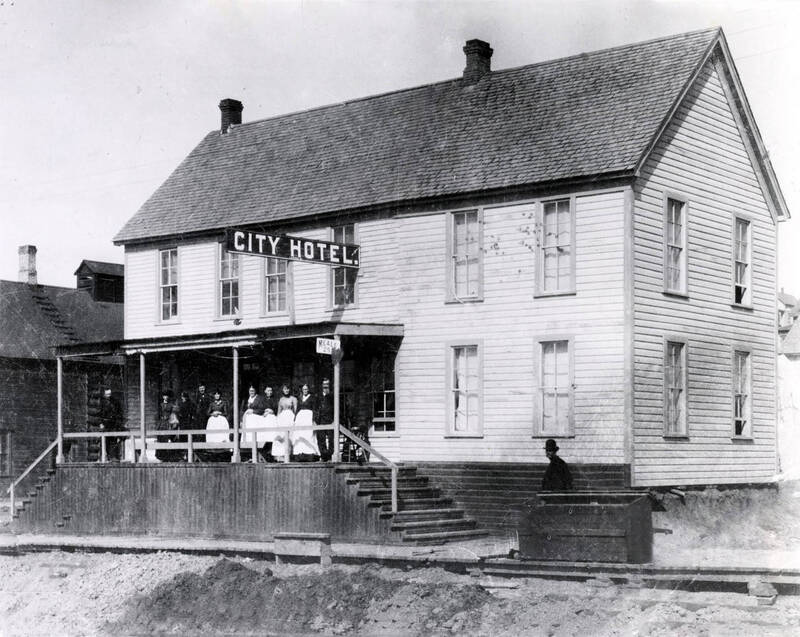 Owned by Carter family. Right to left: William Carter, Mrs. William Carter, 2 not identified, Nettie Young, Viola Carter, George Carter, others not identified