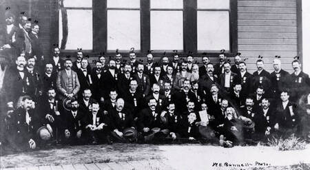 Copy of 5-117-7a, but photo enlarged without names