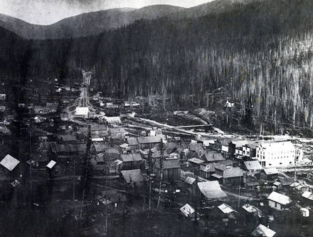 Presented to the city of Mullan by A.M. Strode, Nov. 18, 1918'