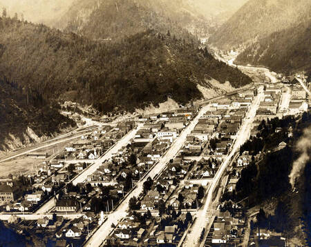 Panoramic view from the west of Wallace, Idaho.